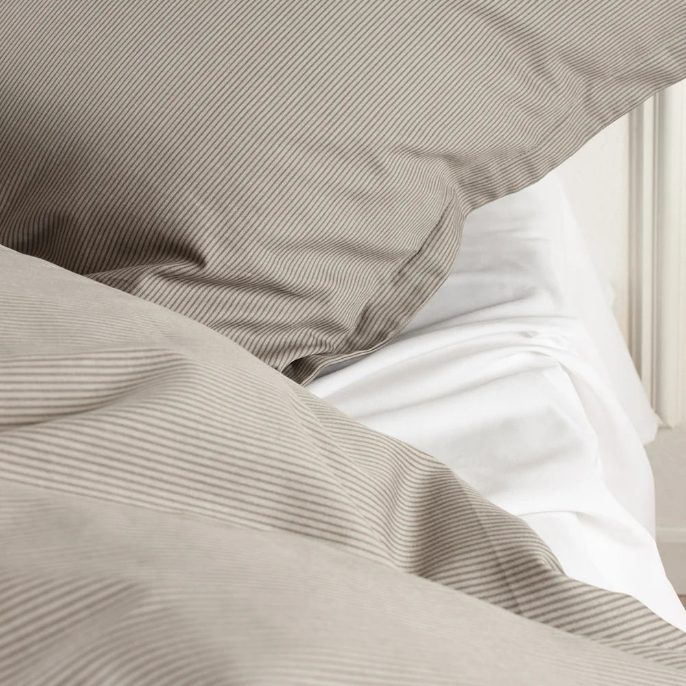 RAIE - Bomuldssatin sengetøj 140x200 sand